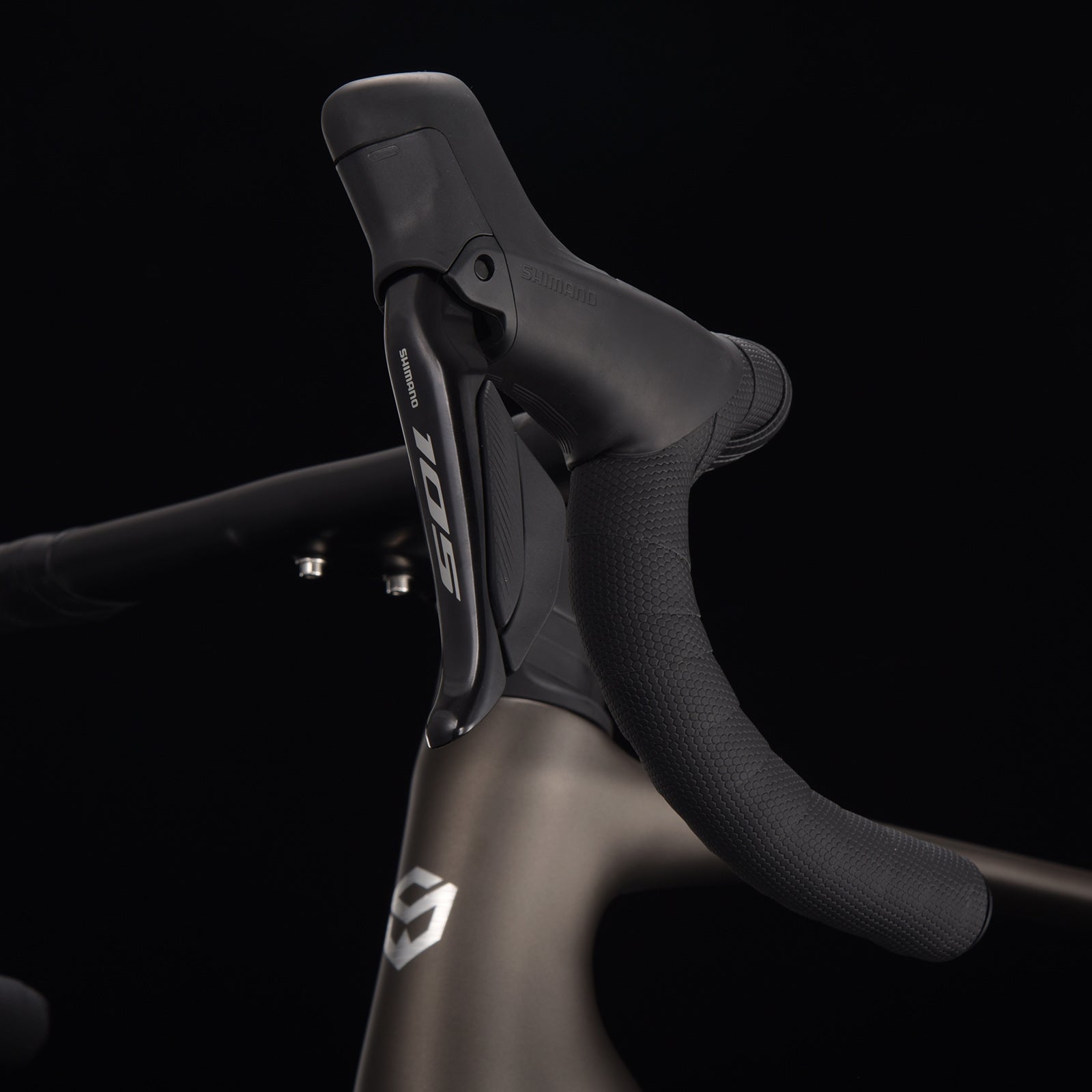 Shimano 105 R7170 Shifter Lever close-up