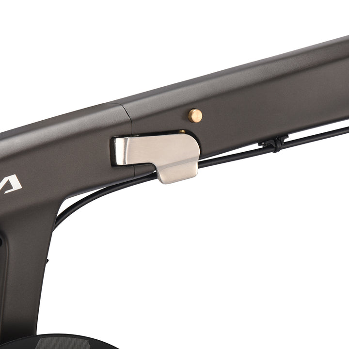 Frame-integrated folding latch on sava z1 se