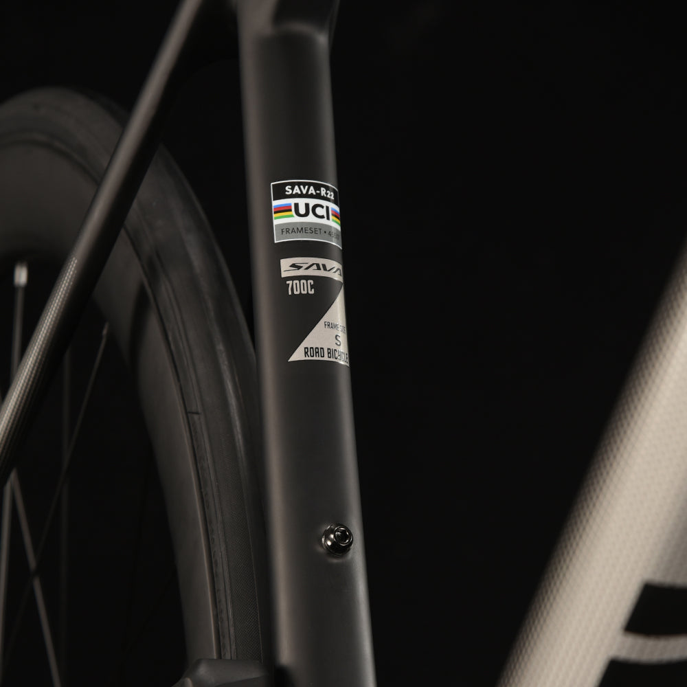 AeroX R7 rear three-quarter product gallery image