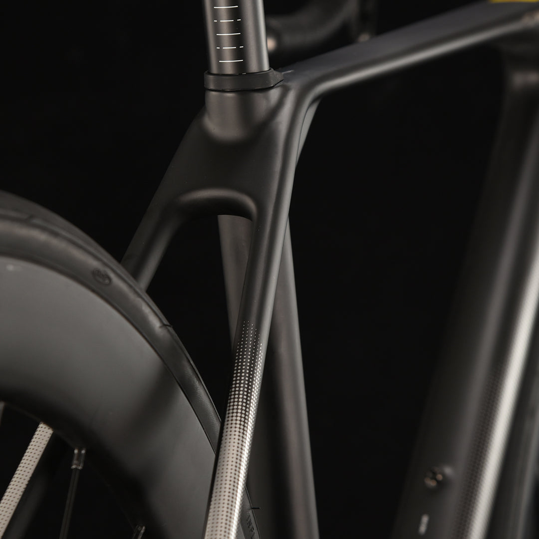 AeroX R7 component close-up image 03