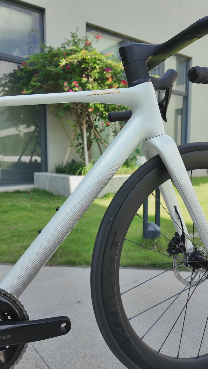 2026 SAVA AeroX R7 Shimano 105 Di2 Full Carbon Aero Road Bike – White
