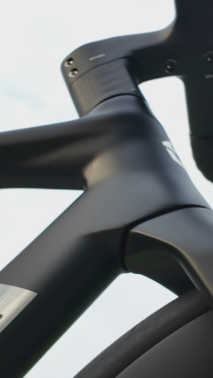 カーボンファイバーレーシングバイク|Shimano Ultegra Di2 グループ