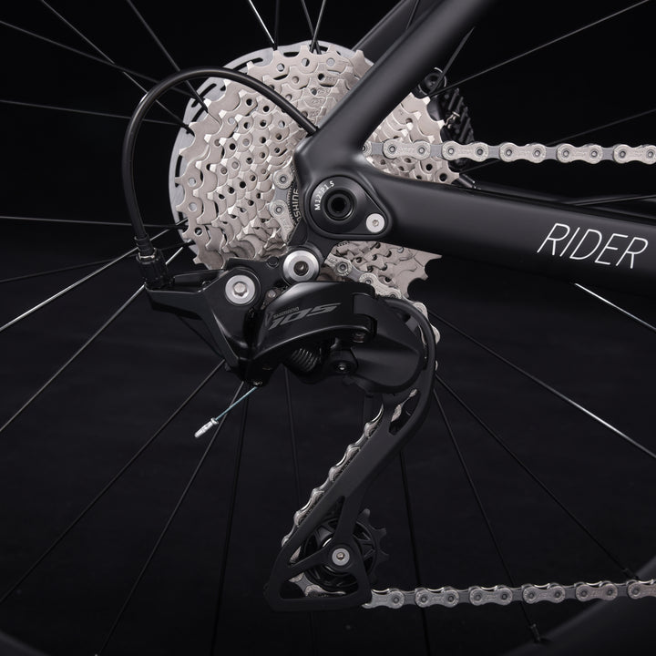 Shimano 105 R7120 Rear Derailleur and 11-Speed Cassette on KOOTU Rider 7.1 Carbon Road Bike